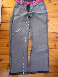 Skinny Leg Jeans from Wide or Boot Leg Jeans Altering Jeans, Jeans Refashion, Jeans Tutorial, Boot Leg Jeans, Jeans Custom, Projek Menjahit, Sewing Jeans, Jeans Love, Bootleg Jeans