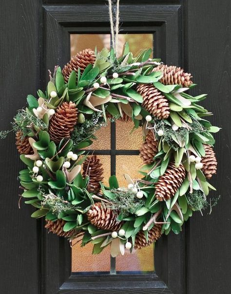 Woodland Christmas 18 Ideas 2023 ZTNews Earthy Christmas, Natural Christmas Wreaths, Pinecone Crafts, Personalized Wreaths, Floral Door Wreaths, White Christmas Wreath, Cone Crafts, Mistletoe Kiss, White Berries