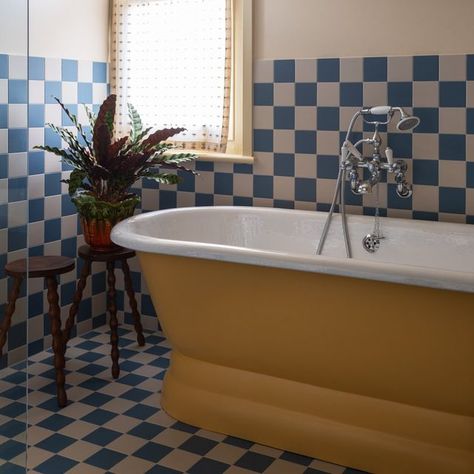 Yellow Tile Bathroom, Clawfoot Tub Bathroom, Brick Bathroom, Yellow Bath, Tile Layout, Bathroom Color Schemes, Yellow Tile, Yellow Bathrooms, Bathroom Color