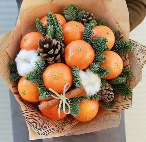 Fruit Bouquet Ideas, Vegetable Bouquet, Fruit Bouquet, Food Bouquet, Edible Bouquets, Fruit Basket Gift, Natural Christmas Decor, Christmas Candle Decorations, Flower Box Gift