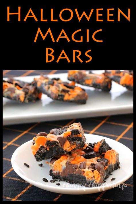 Halloween Desserts Kids, Easy Halloween Cookies Recipes, Halloween Dessert Table, Halloween Deserts, Halloween Cookie Recipes, Table Halloween, Halloween Cookies Decorated, Magic Bars, Milk Candy