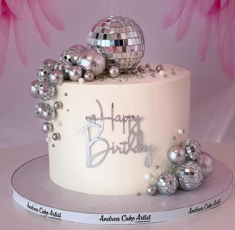 Club 21st Birthday, Mirror Ball Birthday Cake, Boho Disco Cake, Disco Bday Cake, Sparkly Cake Birthday, Sweet 16 Birthday Cakes Simple, Disco Birthday Decor, Disco Ball Cupcakes, Disco Ball Cake Ideas