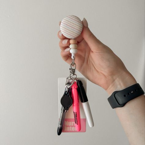 Retractable badge reel