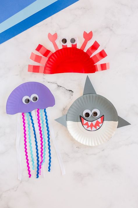 These easy paper plate ocean animals are so fun to make! You only need a few craft supplies to make a crab, jellyfish and a silly shark! Paper Plate Crab, Silly Shark, Paper Plate Jellyfish, Made To Be A Momma, Plate Crafts For Kids, Sea Animal Crafts, Ocean Animal Crafts, Paper Plate Animals, Crab Crafts