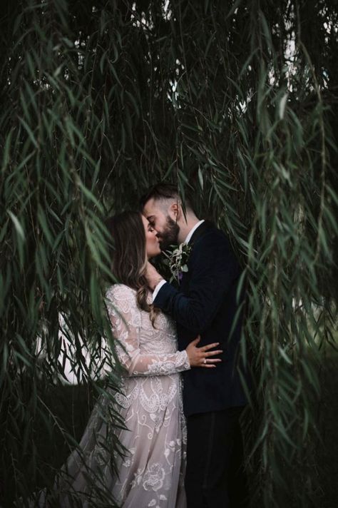 Willow Tree Wedding, Italian Vineyard, Moody Wedding Photography, Wedding Fotos, Sea Of Love, Wedding Image, Chicago Wedding Venues, Wedding Photography Styles, Moody Wedding