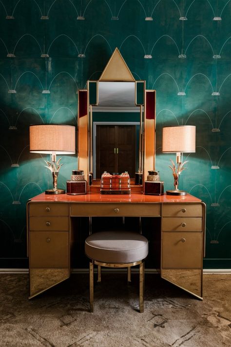 Channel the roaring twenties with this glamorous Art Deco bedroom. Bold geometric patterns, metallic accents, and luxurious materials create a sophisticated space straight out of The Great Gatsby. Great Gatsby Interior, Gatsby Bedroom, Gatsby Interior, Great Gatsby Interior Design, Gatsby Interior Design, Art Deco Glamour, Art Deco Bedroom, The Roaring Twenties, Deco Bedroom