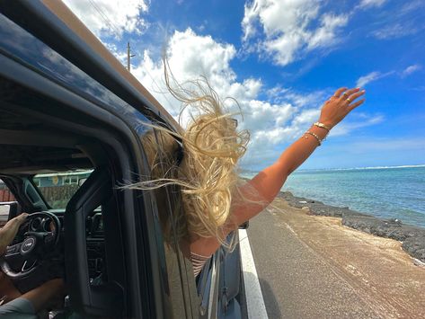 pinterest aesthetic, beach pictures, beach picture inspo, hawaii oahu, hawaii pictures, jeep pictures, jeep inspo, dream jeep, blonde hair, tan skin, tanning lotion, blonde highlights, spring break, spring break ideas, photo inspo, instagram inspo, outfit inspo, coastal drive, coastal drive playlist, dream vacation, wind in hair Wild Girl Aesthetic, Wild And Free Aesthetic, Wild Child Aesthetic, Camila Core, Sarah Core, Sabrina Carpenter Album, Aesthetic Bath, Vision 2024, Foto Inspo