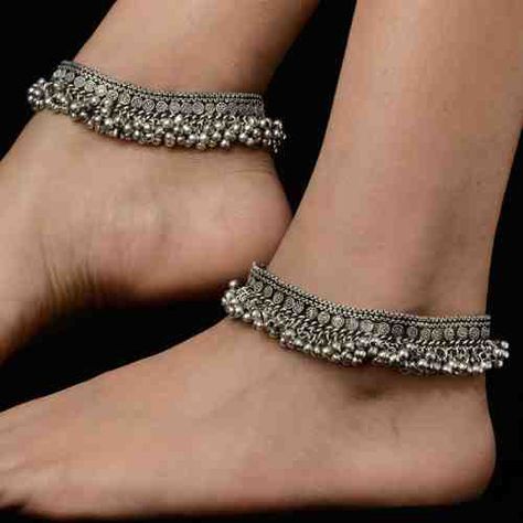 ༺•paყal/aŋƙƖɛт•༻  ●❥ཞ❥●   ♡¸.•° Pazaib Design, Bridal Payal, Indian Anklets, Silver Anklets Designs, Anklets Diy, Anklets Indian, Bridal Anklet, Earrings Outfit, Anklet Designs