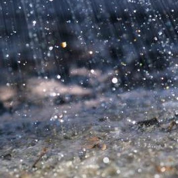 David De Lossy/Photodisc/Getty Images Foto Macro, Rain Falling, Pueblo Colorado, I Love Rain, Matka Natura, Hail Storm, Rain Storm, Love Rain, Walking In The Rain