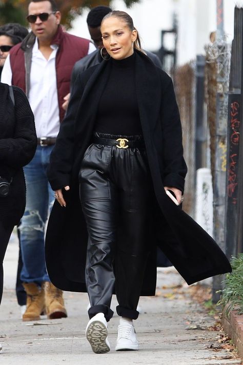 Chanel Belt, Leather Joggers, Alex Rodriguez, Joggers Outfit, Chain Belts, All Black Outfit, Leather Outfit, Celebrity Outfits, Mode Inspiration