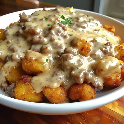 Tater Tot Breakfast Bowl with Sausage Gravy - Tater Tot Breakfast Ideas, Tater Tot Sausage Gravy Breakfast Casserole, Tater Tot Sausage Gravy Casserole, Tater Tot Breakfast Bowl With Sausage Gravy, Sausage Gravy Tater Tot Casserole, Comfort Breakfast Food, Tater Tot Breakfast Bowl, Camping Food Breakfast, Breakfast Tots