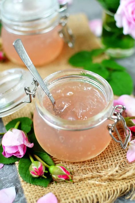 Easy Jams, Rose Ideas, Easy Jam, Edible Flowers Recipes, Foraging Recipes, Canning Tips, Rose Recipes, Tea Making, Foraged Food