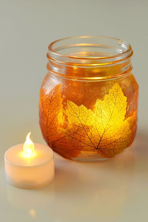 These mason jar leaf lanterns are SO PRETTY and they're so easy to make! This is such a great DIY fall decoration! Perfect for the fall mantle or a thanksgiving table. A great grown up craft and a fun little decoupage craft for fall! Easy Diy Thanksgiving Decorations, Leaf Mason Jar Candle, Leaf Lantern, Fall Crafts For Adults, Thanksgiving Crafts Diy, Mason Jar Candle Holders, Fall Mason Jars, Thanksgiving Decorations Diy, Easy Fall Crafts