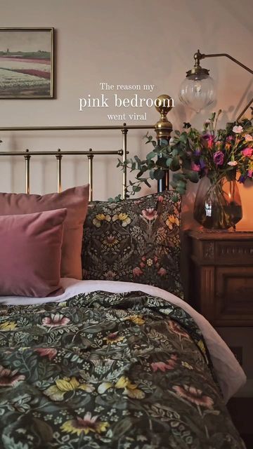 Green And Pink Bedding Ideas, Romantic Green Bedroom, Ecotourism Residence, Fall Color Bedroom, Green And Pink Bedroom Aesthetic, Moody Mid Century Modern Bedroom, Moody Pink Bedroom, Green Cottage Bedroom, Anthropology Bedroom