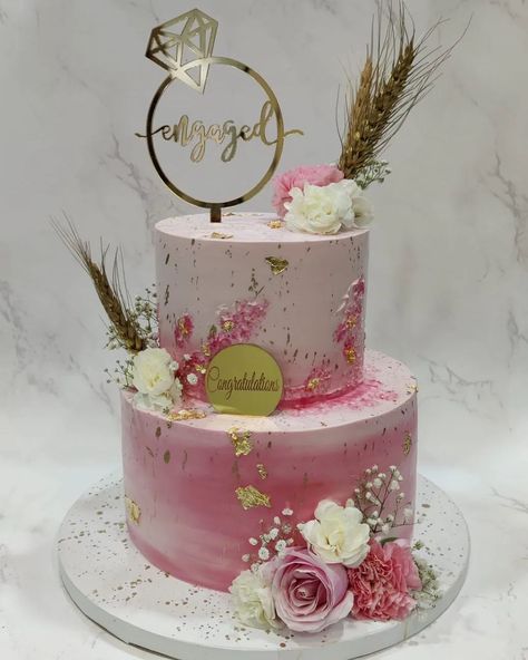 Looking for designer cake ideas to make the sweet tooth worth it? Count on these unique cakes to make your engagement ceremony perfect! Cakes For Engagement, Engagement Cake Images, Anniversary Cake Designs, Engagement Party Cake, Designer Cake, Artist Cake, Tiered Cakes Birthday, Cakes To Make, Engagement Cake Toppers