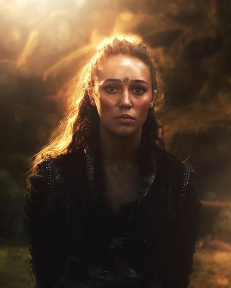 Itylus on Instagram: "The commander training the next generation of naitblidas was something to behold. Though we only saw brief moments, she was committed fully to those children. Her empathy for them only made the bond stronger, and the respect was blatantly obvious from both sides. After all, who would relate to their situation better? Lexa instilled great wisdom and honorable morals into her students, growing their minds as well as their hearts. What can’t she do? • • • #alycia #lexa #alicia Lexa Kom Trikru, Alicia Debnam, Commander Lexa, Norway Viking, Lexa Y Clarke, Lexa The 100, Clarke And Lexa, The 100 Clexa, Goodbye For Now