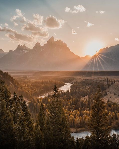 Kyle Fredrickson on Instagram: “Autumn in the Tetons may not get the same color as the Northeast, but it sure does know how to put on a light show.” Glacier National Park Pictures, Nature Landscape Pictures, Nice Life, Beautiful Scenery Photography, National Parks Photography, Farm Photography, Park Pictures, Pretty Landscapes, Landscape Pictures