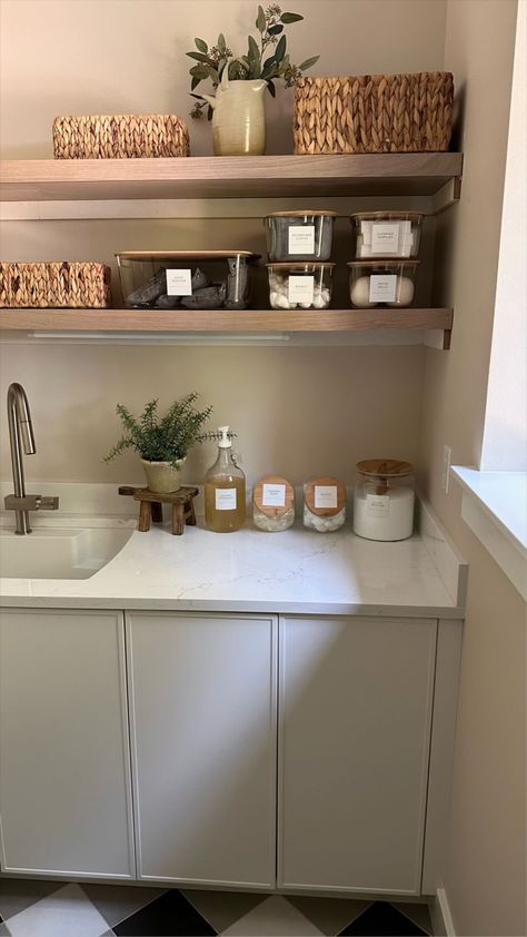 Laundry Organization Shelves, Laundry Rooms Shelves, Minimalist Room Organization, Laundry Detergent Organization Ideas, Laundry Room Organization Amazon, Laundry Shelves Organization, Laundry Cleaning Storage, Laundry Room Organisation, Aesthetic Laundry Room Organization