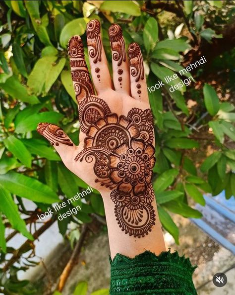 Beautiful Simple Mehndi Design, Palm Mehndi, Front Mehndi Design, Mehndi Designs Simple, Palm Mehndi Design, New Mehndi, Simple Mehendi Designs, Back Hand Mehndi, Simple Arabic Mehndi Designs