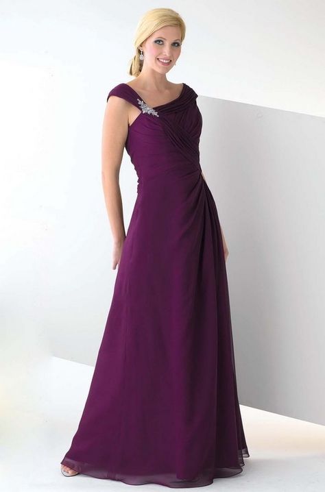 . Purple Bridesmaid Gowns, Bridesmaid Dresses Purple, Royal Purple Bridesmaid Dress, Dark Purple Bridesmaid Dresses, Color Uva, Purple Bridesmaid Dress, Bridesmaid Dresses Uk, Purple Bridesmaid, Bridesmaid Colors