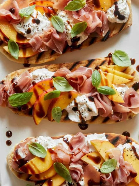 Peach Prosciutto, Prosciutto Recipes, Crostini Recipes, Flatbread Pizza, Summer Meals, Flat Bread, Flatbread, Pizza Recipes, Peaches