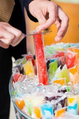 A popsicle bar with Otter Pops and bubbly to cool down at summer weddings: | 23 Brilliant Ideas For Wedding Snacks Popsicle Bar, Choco Taco, Wedding Snacks, Bar A Bonbon, Otter Pops, Sandwich Bar, Boda Mexicana, Taco Bar, Dessert Bar