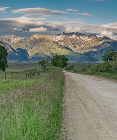 Ennis Montana, Montana Aesthetic, Montana Living, Montana Ranch, Dirt Roads, Big Sky Country, Mountain High, Mountain Life, Ranch Life