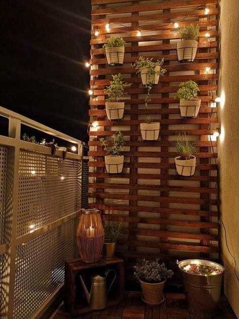 Long Balcony Ideas, Klein Balkon Decor, Balcon Mic, Balkon Decor, Balcony Ideas Apartment Outdoor, Small Balcony Garden, Terrace Decor, Balkon Design, Small Balcony Design