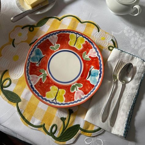 Willemien's Fleur Ceramic Plates are here to bring joy to your every bite! This range is inspired by traditional Italian crockery, fused with the artist's iconic and charming angel motif which features throughout her paintings. These plates are handmade and hand painted by a family of artisans in Florence, Italy. Bon Appetit! Italian Plates Aesthetic, Italian Plates, Crockery Set, Painting Pottery, Italian Dinner Party, Diy Pottery Painting, Handmade Plates, Italian Dinner, Hand Painted Plates