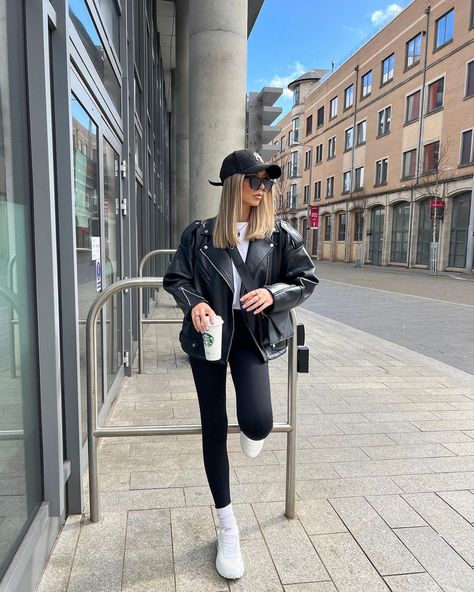 Black Leggings Outfit Winter, Black Leggings Outfit Fall, Black Leggings Outfits, Cap Code, Leggins Outfit, Womens Leather Jacket Outfit, Black Jacket Outfit, Black Leather Jacket Outfit, Outfits Leggins