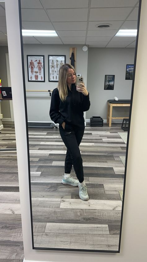 Physical therapist assistant outfit for an outpatient orthopedic clinic. Outfit reflects a fall/winter outfit. #saucony #hoka #amazonmusthaves #popsockets #casetify Physical Therapist Student Aesthetic, Chiropractic Assistant Outfit, Physical Therapist Assistant Outfit, Pt Tech Outfit, Pediatric Therapist Outfit, Chiropractor Outfit Women, Occupational Therapy Work Outfits, Physical Therapist Work Outfits, Physical Therapist Outfits Women