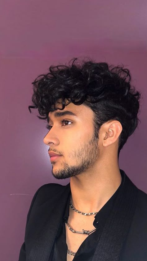 Curly Hair Fade, Curly Undercut, Men Haircut Curly Hair, Oval Face Haircuts, Wavy Hair Men, Boys With Curly Hair, Tan Guys, Haircuts For Curly Hair, Corte De Cabelo Masculino