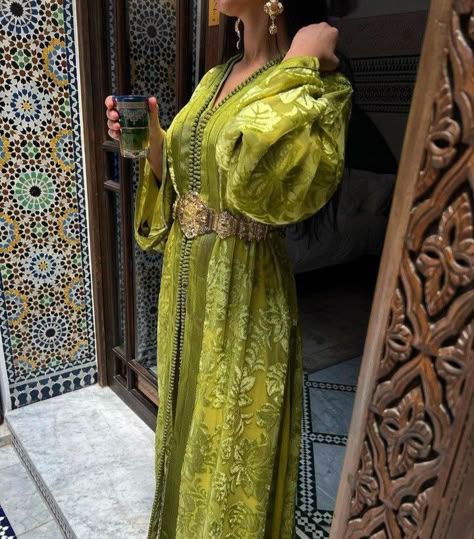 Marocco Dress, Classy Elegant Outfits, Moroccan Dresses, Moroccan Kaftan Dress, Morocco Casablanca, Moroccan Bride, Moroccan Clothing, Modest Casual Outfits, Moroccan Kaftan