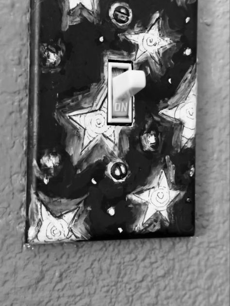 Black Ceiling With Stars, Light Switch Decor Diy, Decorated Light Switch Covers, Light Switch Cover Painting Ideas, Things To Print For Your Room, Light Switch Painting Ideas Aesthetic, Light Cover Painting Ideas, Star Room Ideas, Diy Room Decor Goth