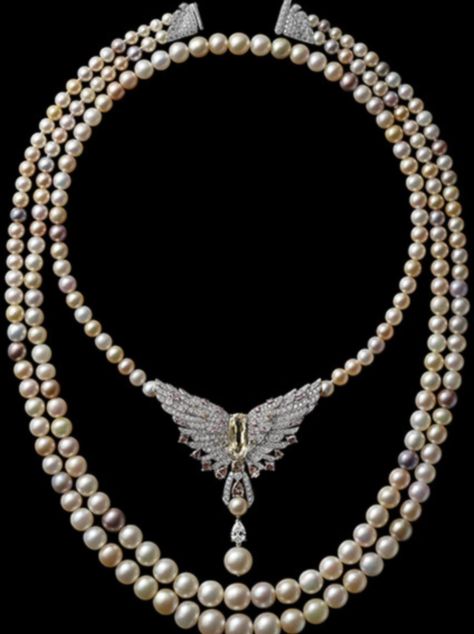 Anniversary necklace based on the original Maisie Plant pearl piece by Pierre Cartier which was traded for the Fifth Avenue mansion. Cartier Necklace, Natural Pearl Necklace, Pearl And Diamond Necklace, Cartier Jewelry, Pearl Necklaces, Ruby Jewelry, High Jewelry, Tahiti, Natural Pearls