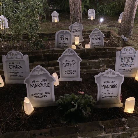 Tombstone Shapes, Graveyard Halloween Decorations, Diy Tombstones Halloween, Diy Tombstone Decorations, Diy Tombstone, Tombstone Decorations, Halloween Parade Float, Halloween Tombstones Diy, Tombstone Diy