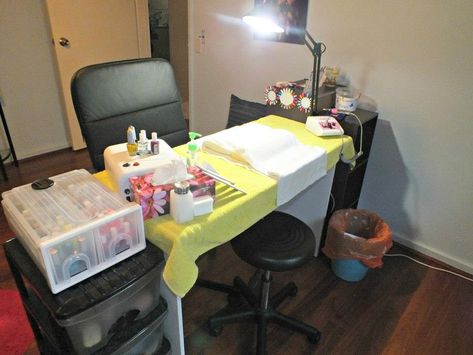 Nail Set Up At Home, Art Studio Setup, Manicure Table Nail Station, Pedicure Station Ideas, Nail Tech Station At Home, Nail Technician Room, Salon Desk, Manicure Tables, Manicure Station