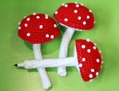 Mushroom #Crochet Pen Cozy sold by @Twinkie Chan Craft Fair Booth, Yarn Crafts Crochet, Mushroom Crochet, Pen Toppers, Fair Booth, Renegade Craft Fair, Nerd Crafts, Crochet Mushroom, Crochet Food