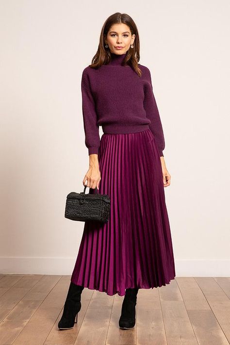 Satin Pleated Skirt, Pleated Skirt Outfit, Elegantes Outfit Frau, Amal Clooney, Ținută Casual, Purple Sweater, Looks Chic, 가을 패션, 2000s Fashion