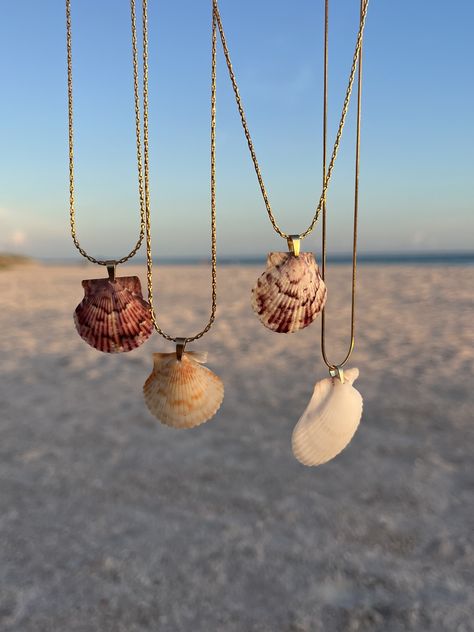 Homemade Seashell Necklace, Homemade Seashell Jewelry, Seashells Jewelry Diy, Beach Shell Necklace, Shell Jewellery Diy, Sea Shell Accessories, Diy Seashell Necklace, Seashell Necklace Aesthetic, Sea Shell Jewelry Diy