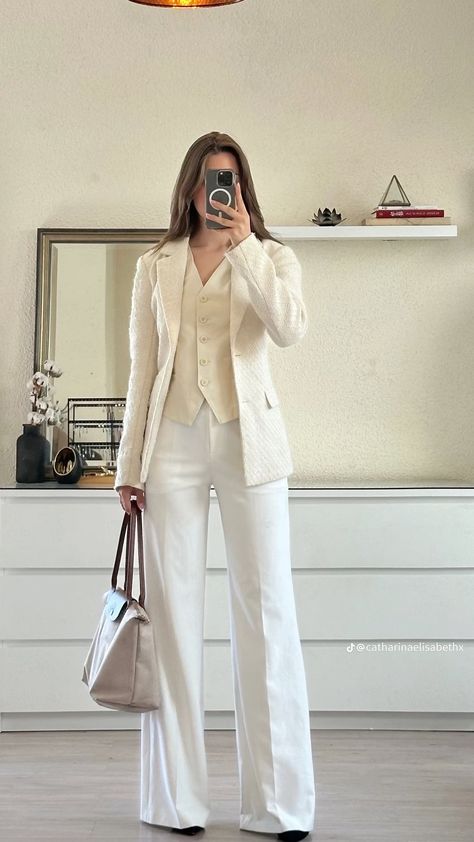 Business Formal Outfits For Women Classy, Old Money Outfits Aesthetic, European Fall Outfits, Fall Travel Wardrobe, Travel Outfits For Women, Interview Outfits, Elegant Outfit Classy, Business Casual Outfits For Work, Travel Outfits