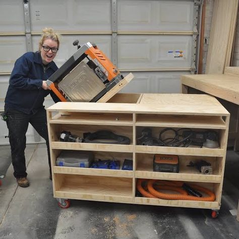 DIY Flip Top Workbench Flip Top Workbench, Modern Dog Houses, Workbench Designs, Mobile Workbench, Diy Workbench, Workbench Plans, Bench Plans, Diy Building, Built In Bench