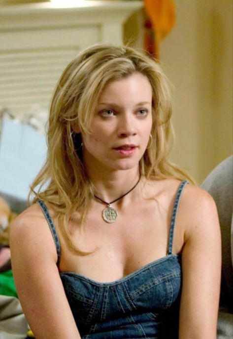 Amy smart in just friends movie. Ryan Reynolds.  Netflix Hair inspiration Blonde Hair Just Friends Movie, Movie Amy, Friends Movie, 30 Day Plank Challenge, Amy Smart, Jason Statham, Famous Women, Girl Crushes, Just Friends