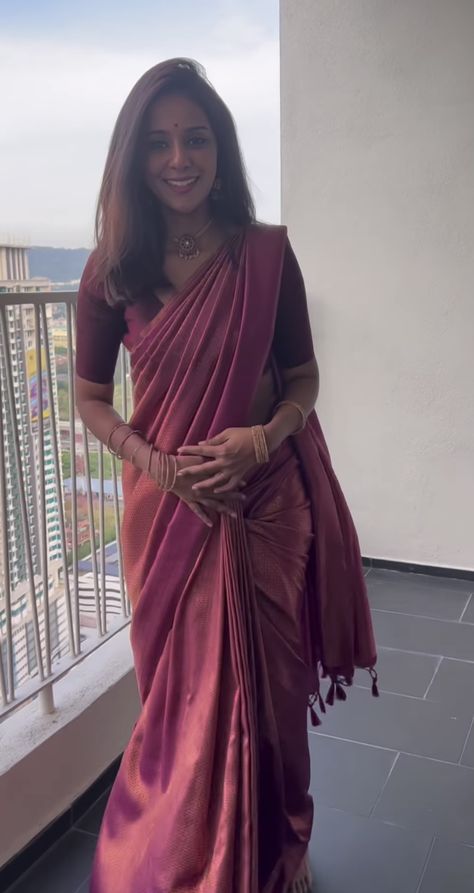 Bridesmaid Sarees South Indian, Violet Half Saree Pattu, Saree For Graduation Ceremony, Everyday Saree Look, South Indian Sarees Modern, Simple South Indian Saree Look, Convocation Dress Graduation Indian, Silk Saree Outfit Ideas, Simple Traditional Saree Look