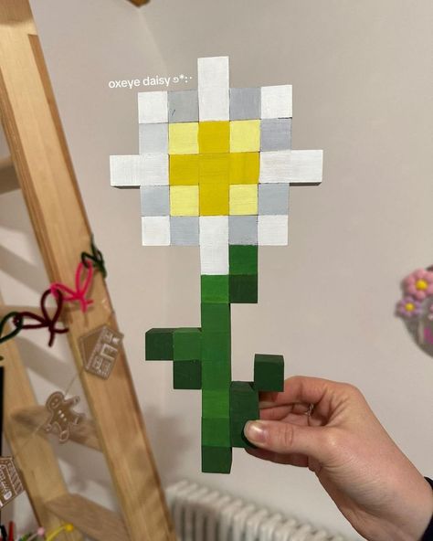 oxeye daisy from Minecraft 🌼 Grid Painting Canvases, Wooden Block Pixel Art, Minecraft Flower Decor, Minecraft Daisy, Flores Pixel Art, Minecraft Flowers Pixel Art, Minecraft Block Art, Minecraft Home Decor, Wooden Blocks Diy