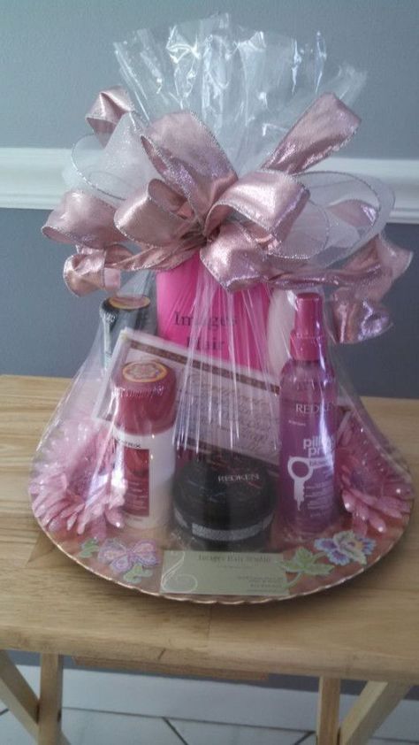 Diy Mother's Day Gift Basket, Beauty Gift Basket, Diy Mothers Day Gift, Mothers Day Gift Basket, Pink Gift Basket, Mary Kay Gifts, Diy Mothers Day, Mothers Day Baskets, Valentine Gift Baskets