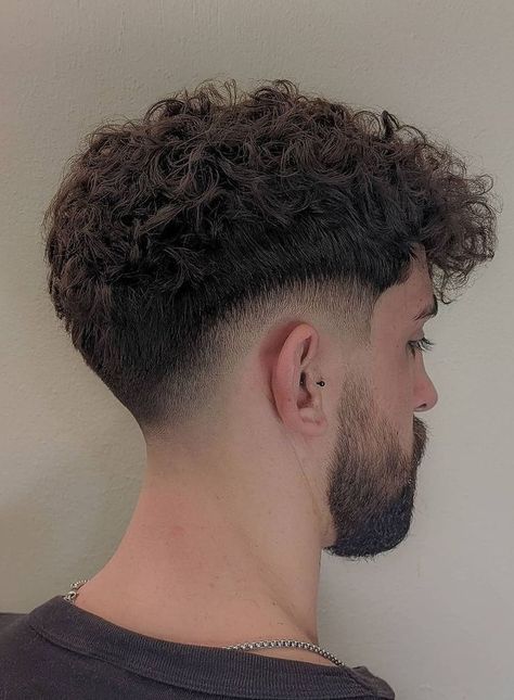 Wavy Hairstyles Men, Low Fade Curly Hair, Curly Fade, Mens Haircuts Thick Hair, Boys Haircuts Curly Hair, Man Haircuts, Hair Types Men, Fade Haircut Curly Hair, Taper Fade Curly Hair