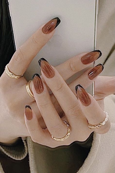 Marron and black edgy french 🖤 Brown Nails Black Tips, Brown Nails With Black Tip, Brown And Black French Tip Nails, Brown And Black Nail Designs, Black And Brown Nails Design, Black Brown Nails, Brown Black Nails, Brown And Black Nails, Black And Brown Nails