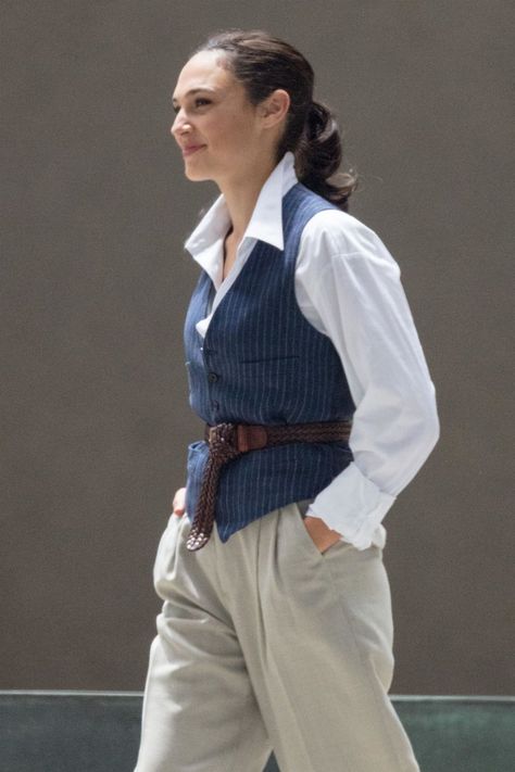 Women Waistcoat Outfit, Waistcoat Outfit Women, Waistcoat Outfit, Gal Gardot, Classic Style Outfits, Woman Suit Fashion, Fashion Attire, Casual Winter Outfits, Gal Gadot