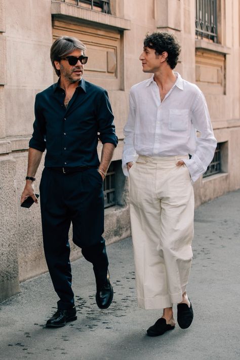 The Best Street Style from Milan Fashion Week Photos | GQ Milan Fashion Week Men, Workout Man, Stylish Mens Fashion, Mens Fashion Smart, Mens Fashion Urban, Mens Fashion Classy, Men Street, Mens Winter Fashion, Cool Street Fashion